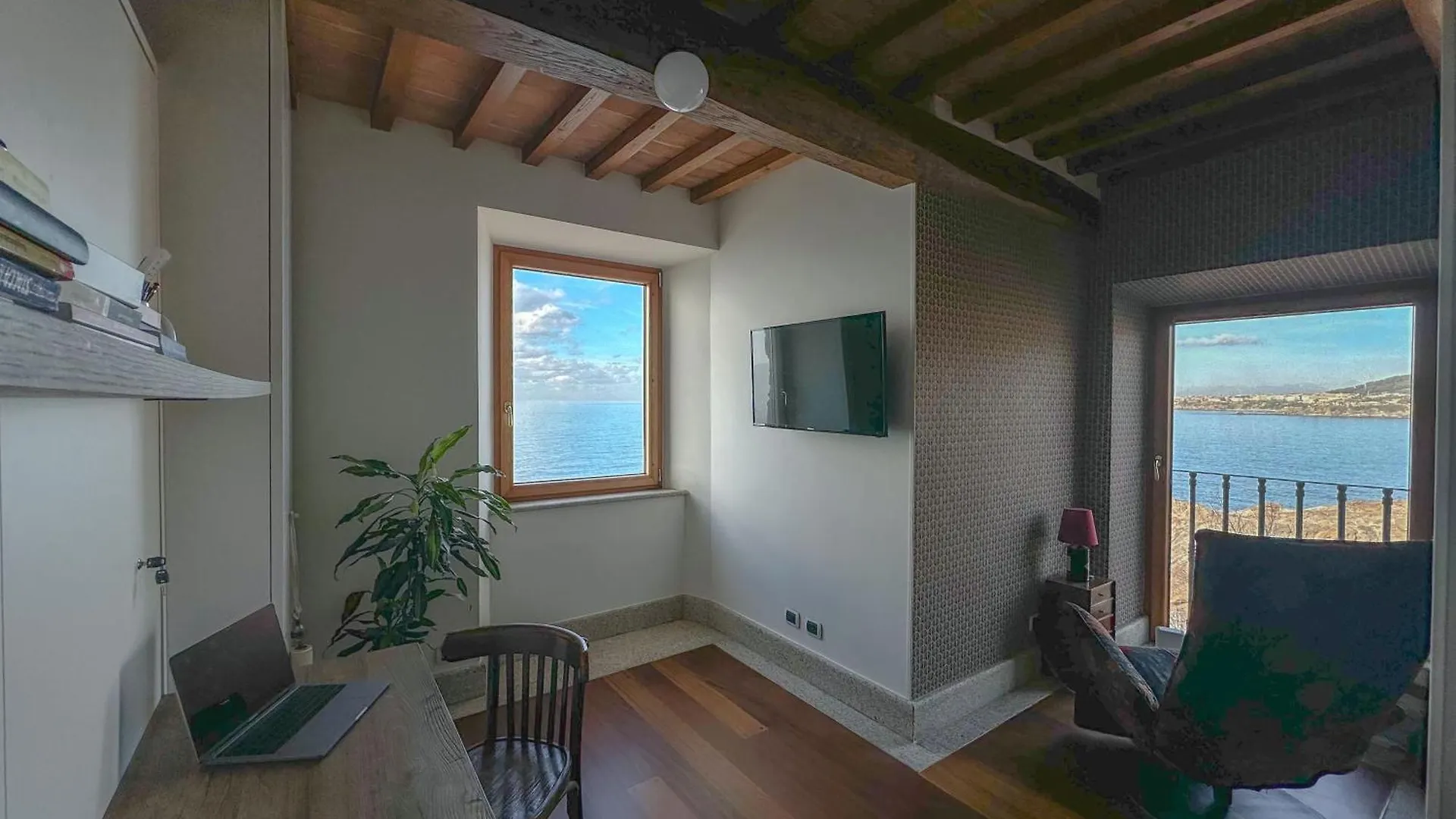 Apartment Suite Al Castello Boccale Terrazza Sul Mare Livorno Italy